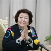 Сара Назарбаева снова заговорила о самопознании