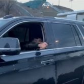 "Перестрелка" парковщика и водителя снята на видео в Алматы