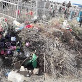 Кладбище в Актау превратили в мусорную свалку