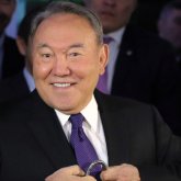 "Вечно молодой" Назарбаев привлек массовое внимание алматинцев