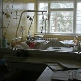 Требовал выписки: сбежавший пациент разбился насмерть в больнице Уральска