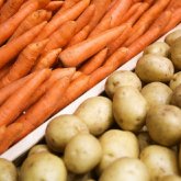 Ждите спекуляций: костанайцы покупают картофель и морковь в ограниченных количествах