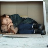 Наживалась на сиротах: чиновница продавала бесплатное жилье