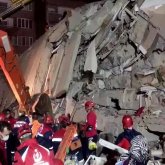 Мощное землетрясение в Турции: обрушились здания, люди оказались под завалами
