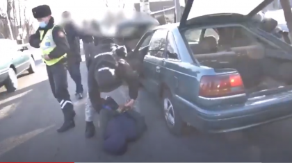 Задержание преступной группы в Алматинской области попало на видео