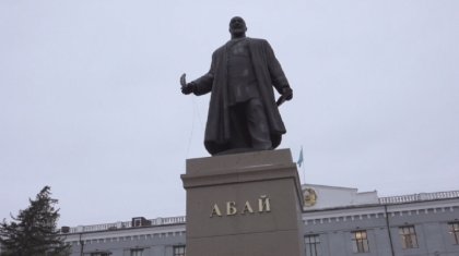 Новый памятник Абаю осквернили в Павлодаре