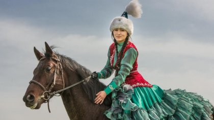 Казахская женщина - это не "угнетенная женщина Востока": писатель ответил феминисткам