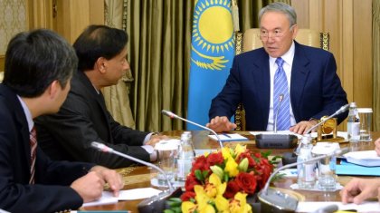 Власти Казахстана сами отдали экономику олигархам – Досым Сатпаев