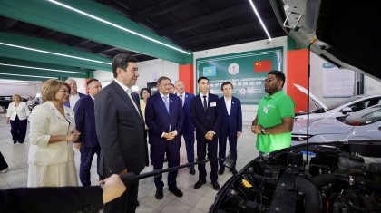 Ерлан Кошанов посетил мастерскую «Лу Бань» в Усть-Каменогорске