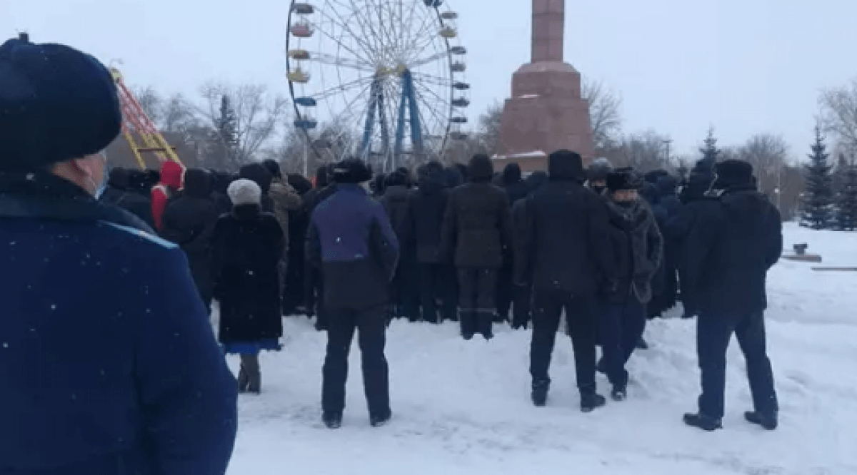 Жители Кокшетау вышли на митинг против вакцинации