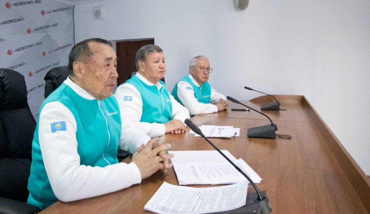 Үміткерлер завод қызметкерлерімен кездесті