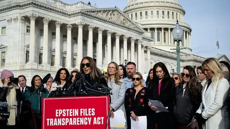 Минюст США опубликовал лишь часть архивов по делу Эпштейна, вызвав критику и недоверие