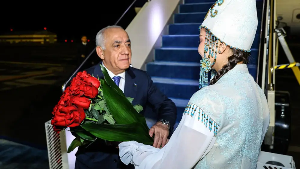 Премьер Азербайджана прибыл в Астану: саммит RES-2026 стартует уже сегодня