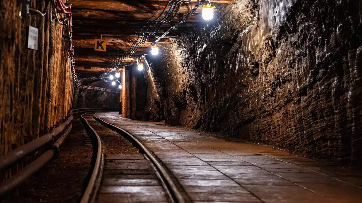 Четыре часа под завалом: выживший рассказал о ЧП на шахте в области Абай