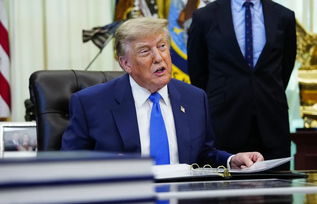 «Мы их разбомбим»: Трамп пригрозил Оману из-за переговоров с Ираном