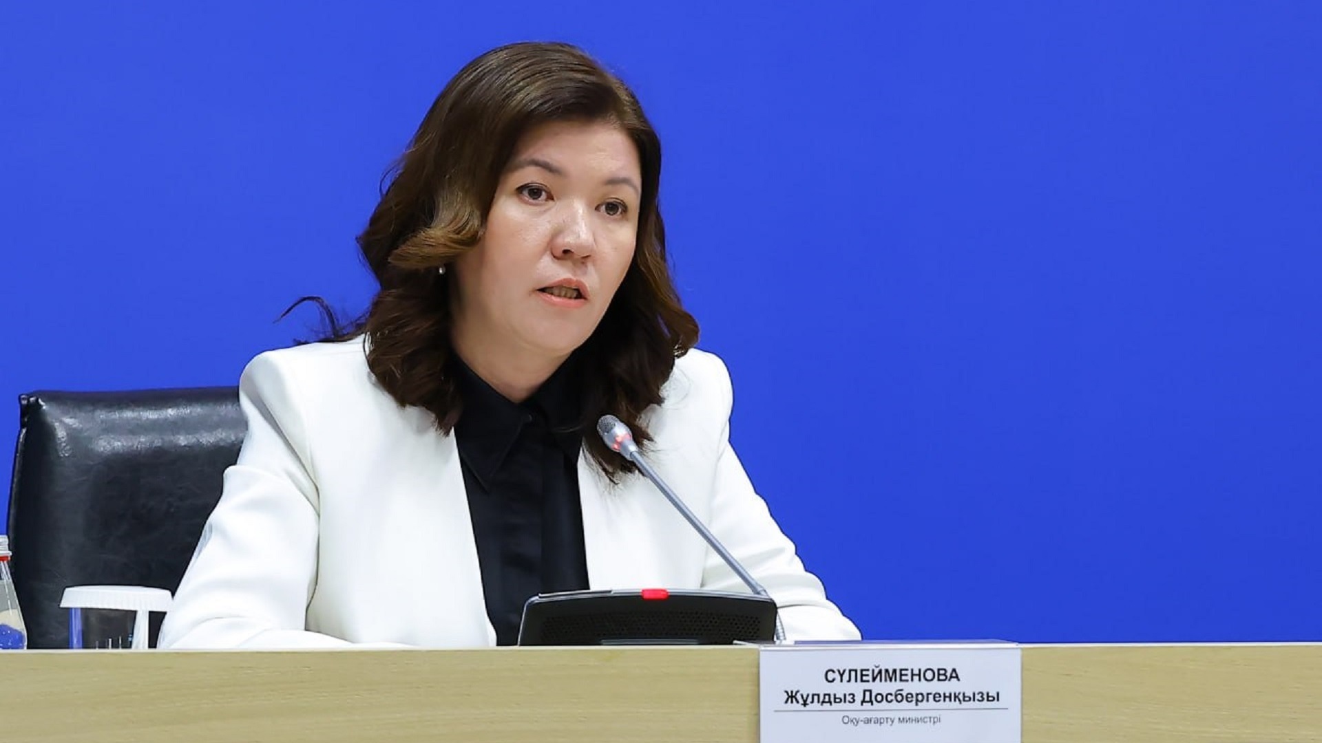 Цвет волос, маникюр и школьная форма: министр просвещения объяснила, что можно требовать от учеников