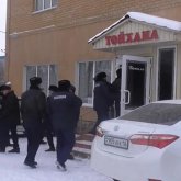 В Семее хозяин кафе насильно держал 80 гостей