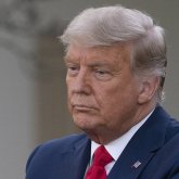 Марк Цукерберг Дональд Трамптың Facebook-ті пайдалануына тыйым салды