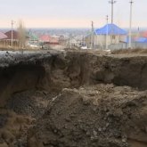 Талые воды смыли часть новой дороги в Актобе за 260 млн тенге