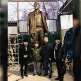 Перуашев готовит подарок? Главу "Ак Жола" заподозрили в причастности к установке памятника Елбасы