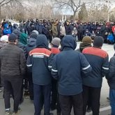 Довели до крайности: тысячи безработных Жанаозена выдвинули требования к власти