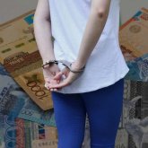 Красноречивая карагандинка обманула жителей на 43 млн тенге