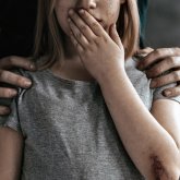 «Затащил в кусты»: мужчина напал на девочку в Караганде