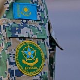 «Ударил по шее»: вдова офицера КНБ винит командира в смерти супруга