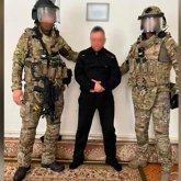 Оружие и фальшивые доллары: КНБ провел спецоперацию
