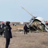 В сети появилась расшифровка переговоров пилотов самолета AZAL. Что говорят в Минтранспорта