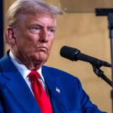 Трамп пригрозил России новыми санкциями и призвал завершить войну "легким" путем
