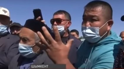 "Детям куда идти? За углом анашу курить?": шымкентцы возмутились строительством поликлиники на месте стадиона