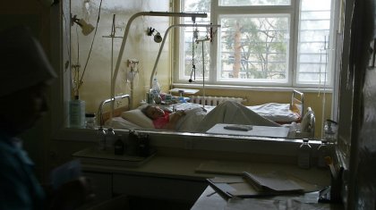 Требовал выписки: сбежавший пациент разбился насмерть в больнице Уральска