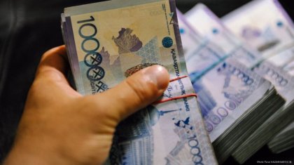 Налоговика взяли со взяткой в ЗКО