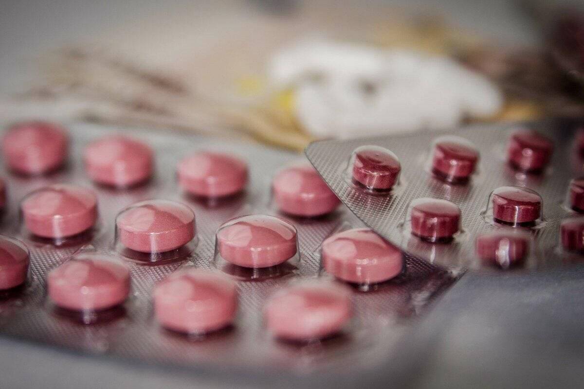 Цены на антиковидные препараты в аптеках снижаются на 27%