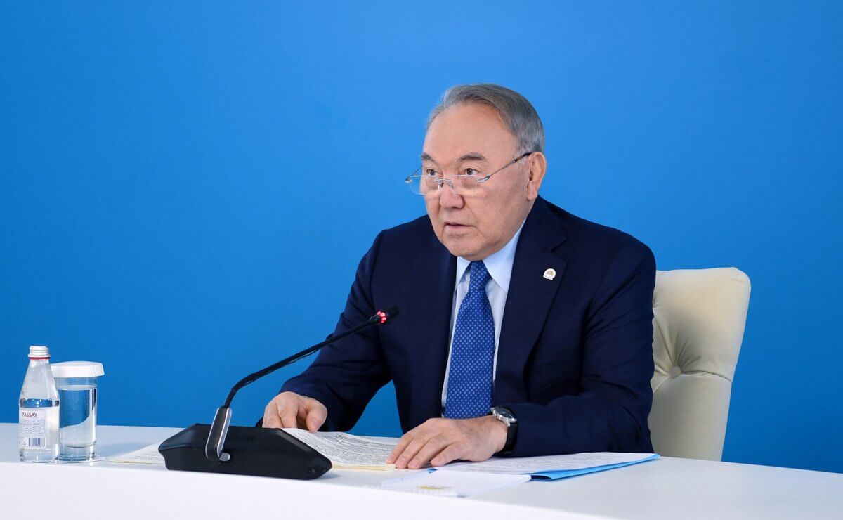 Назарбаев поддержал Мамина