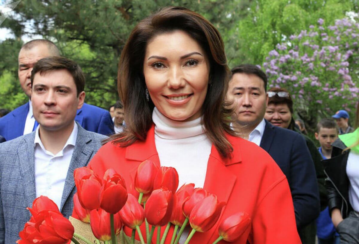 Алия Назарбаева решила помочь учителям Казахстана