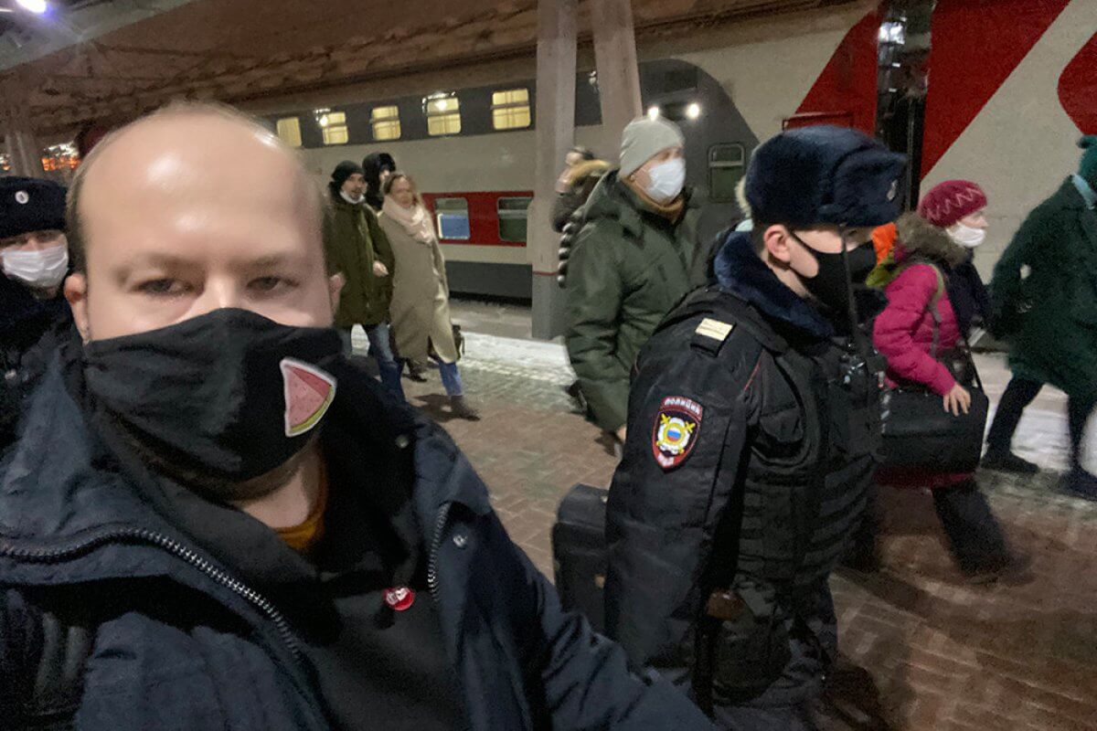 Ресей билігі Навальныйдың жақын серіктестерін ұстауға көшті