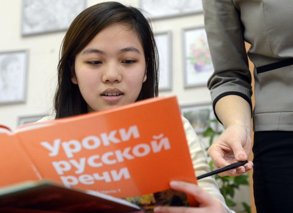 Посол России: Казахстанцам стоит углубленно обучать русскому языку своих детей
