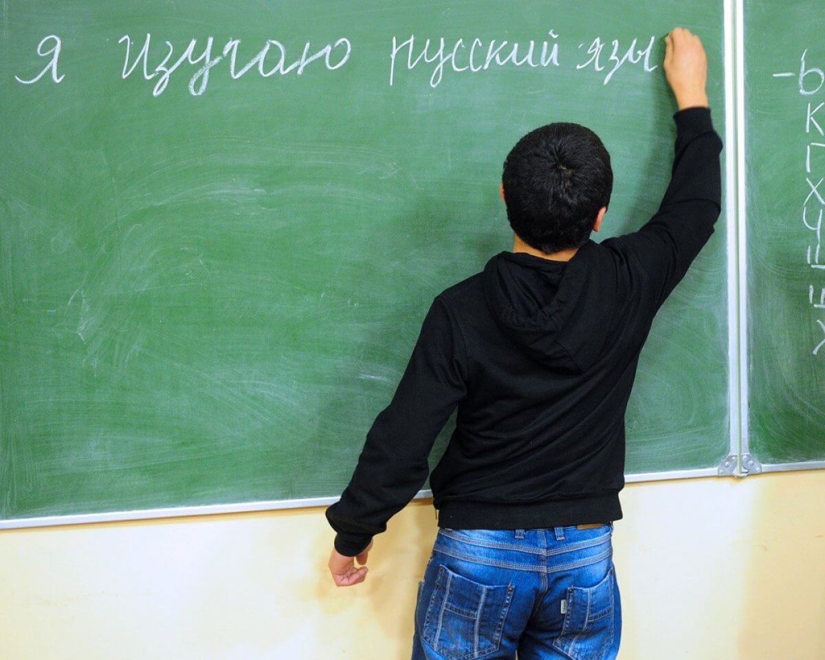 "Пока в стране работают русские школы, нужды в казахском языке не будет" - СМИ