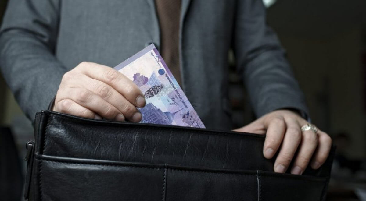 Семь чиновников лишились своих должностей после коррупции подчиненных