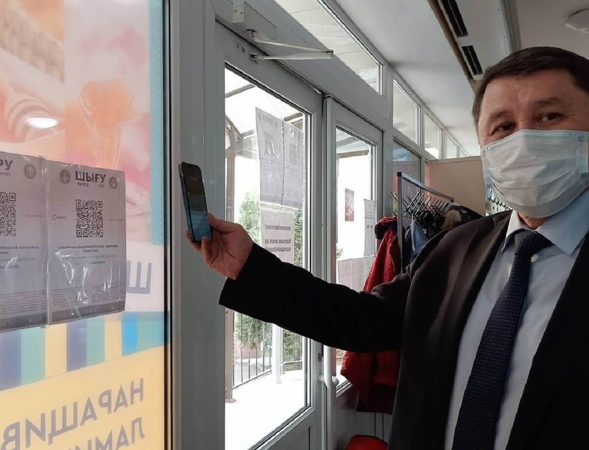 А у президента Сяоми: последнюю модель Iphone в руках Бекшина обсуждают в Казнете