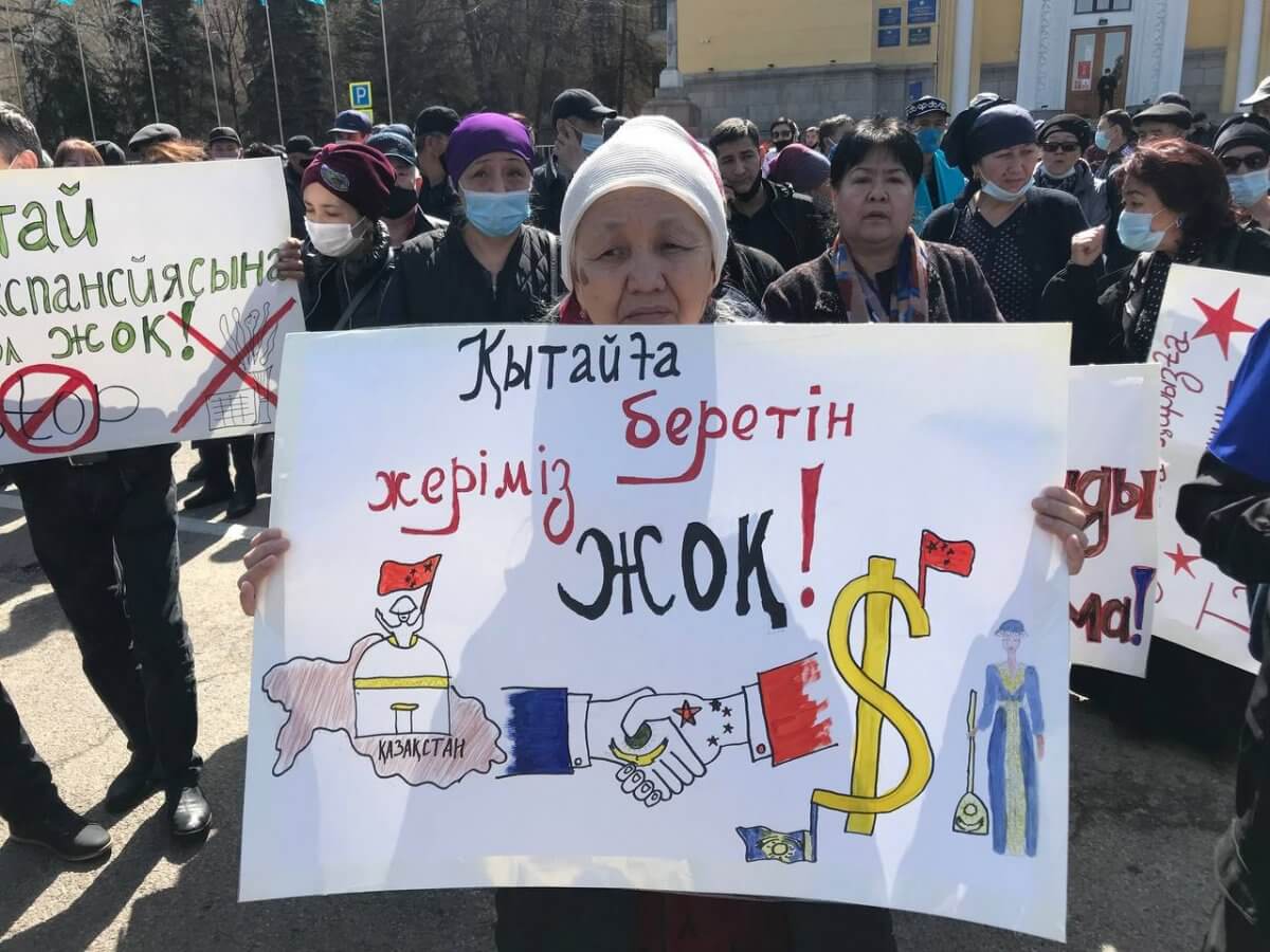 Ашимбаев: Отключение интернета во время митингов – проявление трусости и дебилизма властей