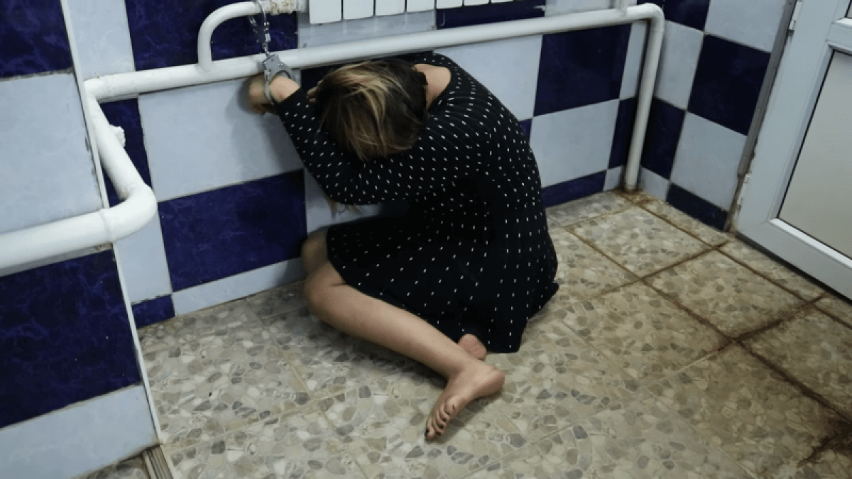 Не выдерживали, резали себе вены - казахстанка об ужасах сексуального рабства в Бахрейне