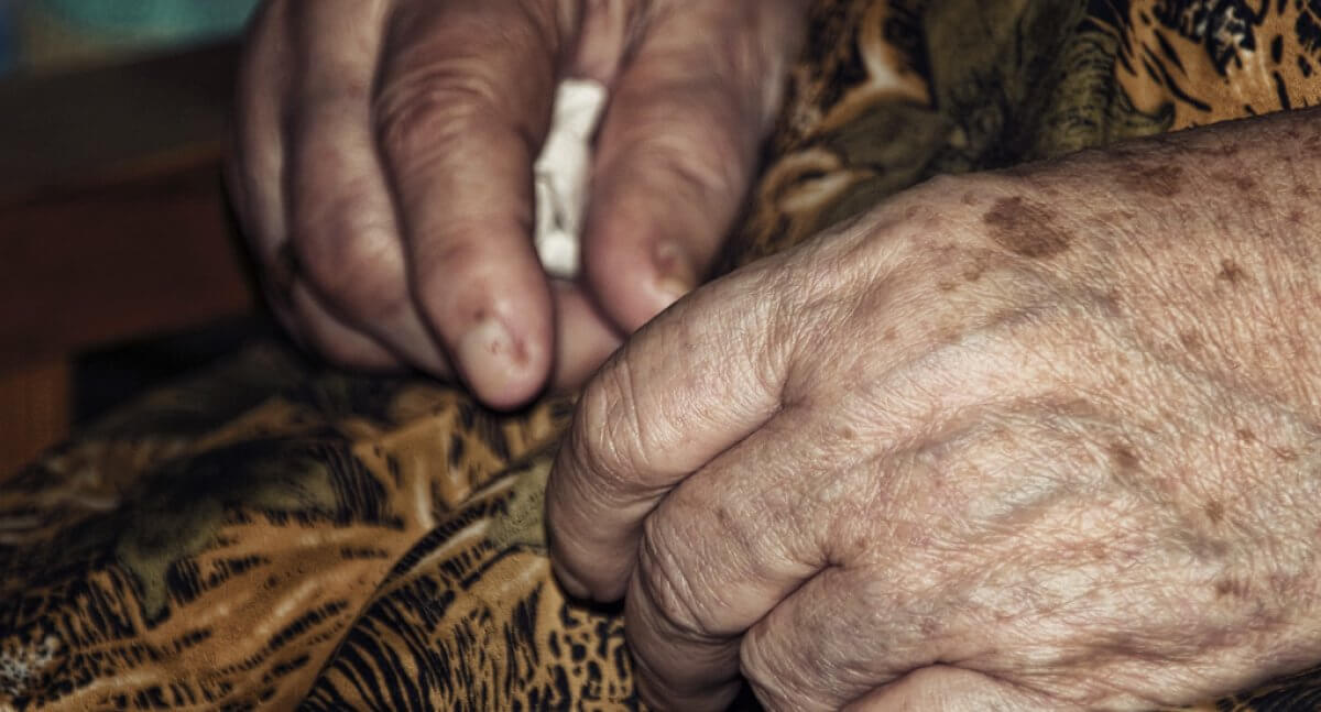 Чтобы привиться от коронавируса, 92-летней жительнице Атырау пришлось написать Токаеву