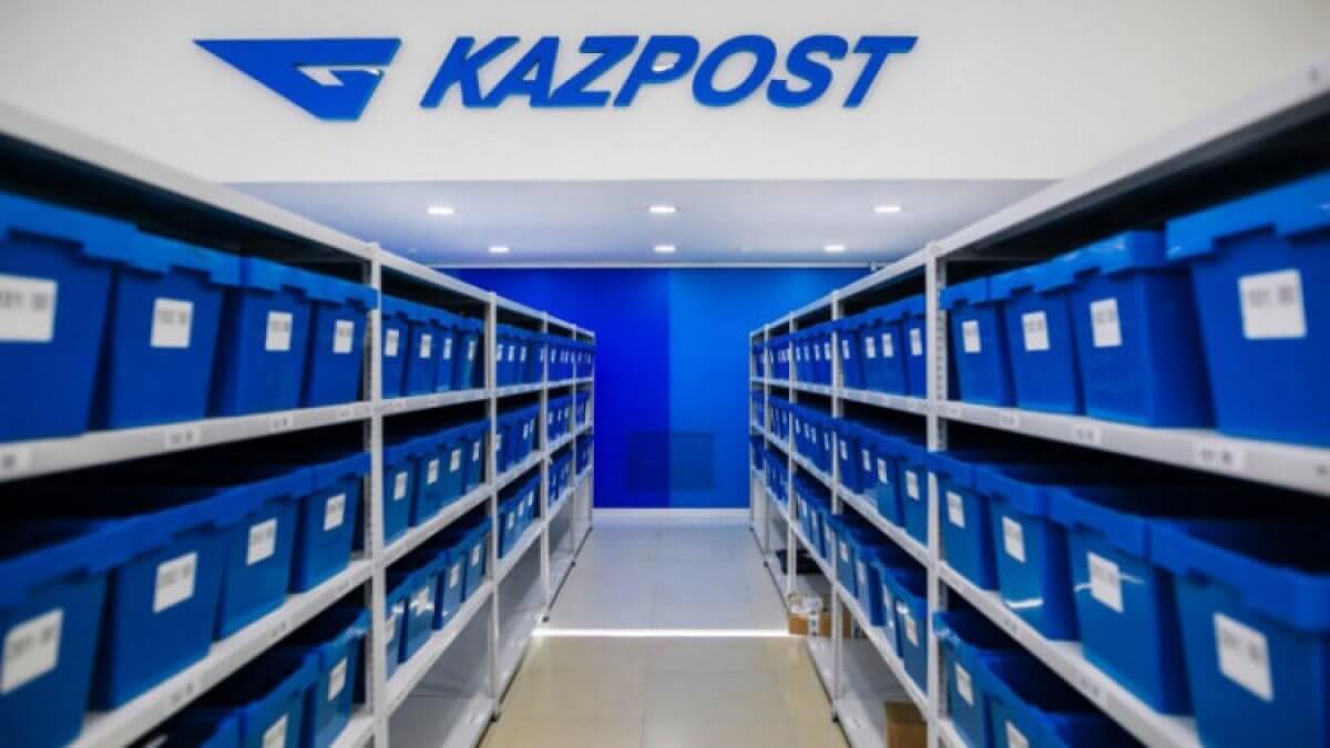 "Раньше работала плохо, а теперь еще хуже". Казахстанцы массово пожаловались на "Казпочту"