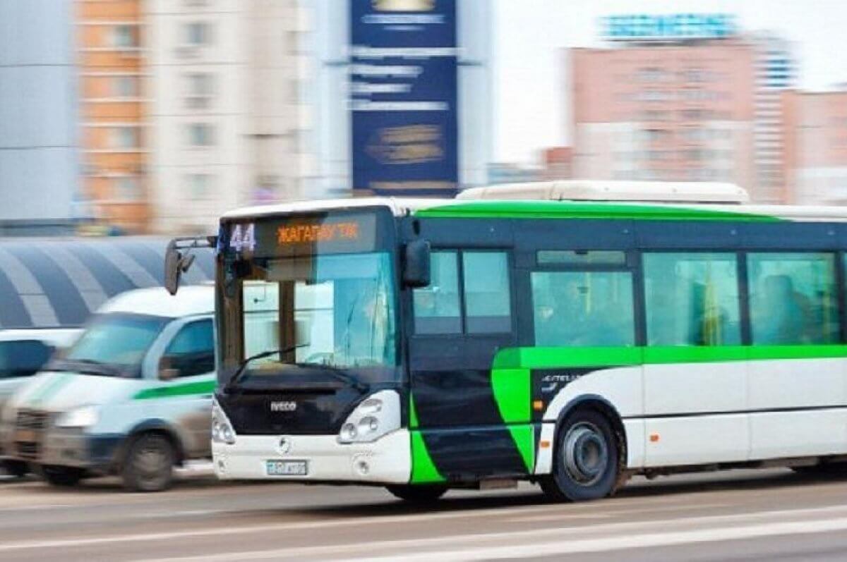 "Никому до наших проблем нет дела": астанчане задыхаются в душных автобусах