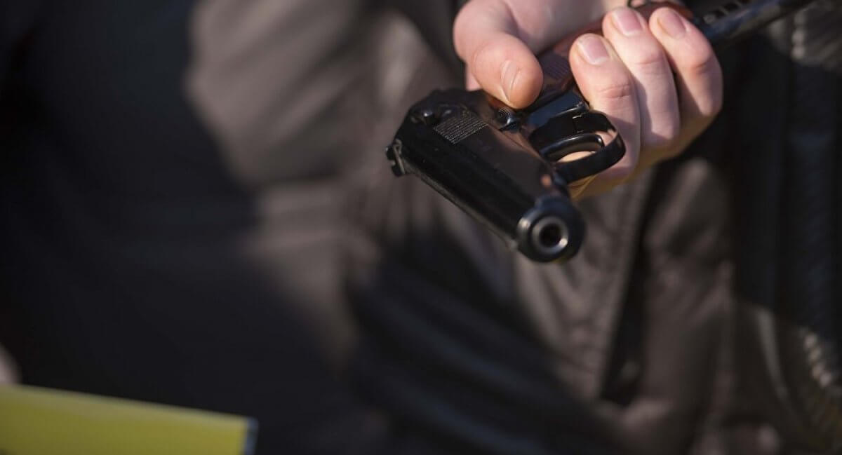 Полицейский едва не убил сам себя в здании прокуратуры в Павлодарской области