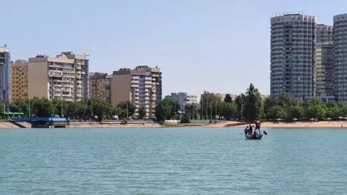 Тело мужчины нашли в озере Сайран в Алматы