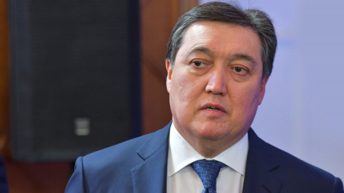 Аскара Мамина призвали отказаться от награды, врученной Путиным
